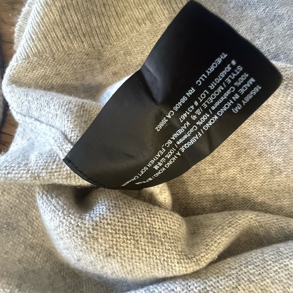 Theory Grey Cashmere Sweater - Picture 6 of 10